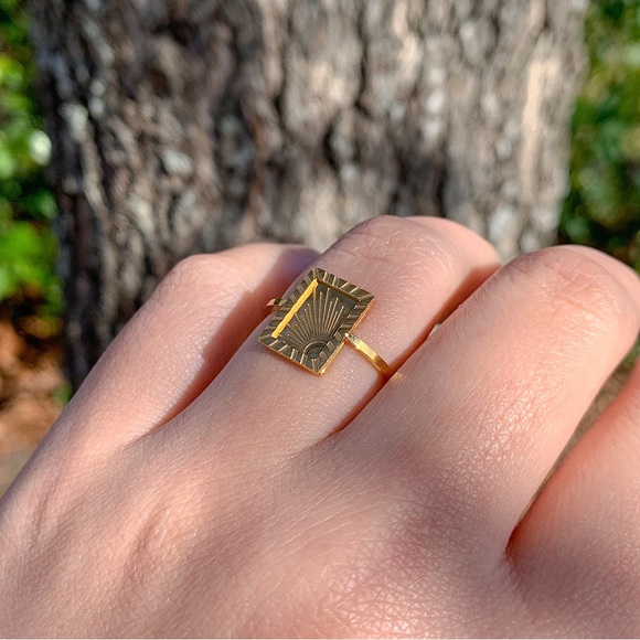 Rising sun ring, stacking sun ring, Gold Signet Ring, Sun Signet Ring, boho ring - Picture 4 of 8
